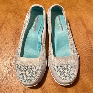 Sketchers relaxed fit memory foam - like new!